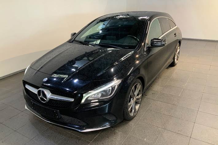 Sort Mercedes CLA220 d fra 2016 set udefra