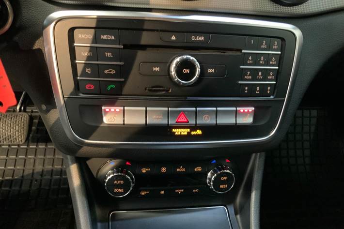 Sort Mercedes CLA220 d fra 2016