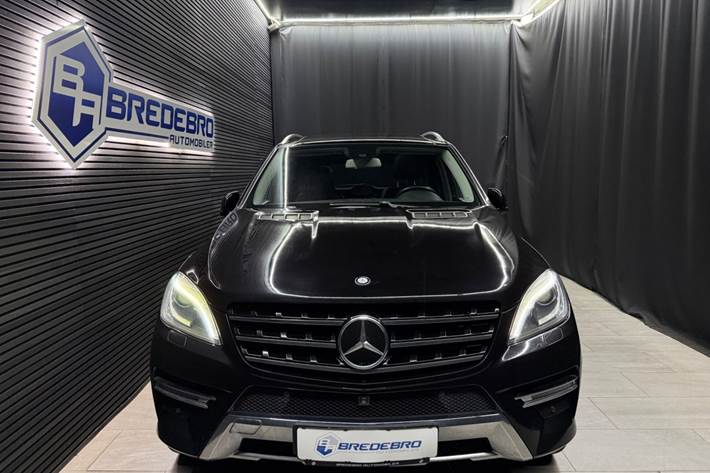 Sort Mercedes ML350 fra 2013