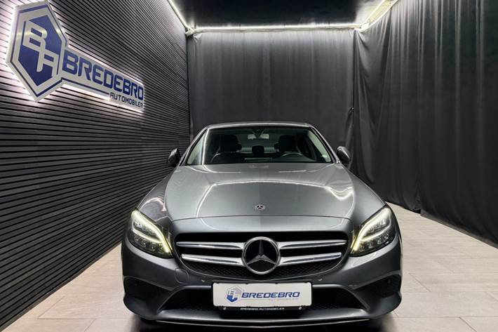 Grå Mercedes C220 d fra 2018