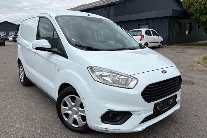 Hvid Ford Transit Courier fra 2021