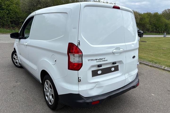 Hvid Ford Transit Courier fra 2021