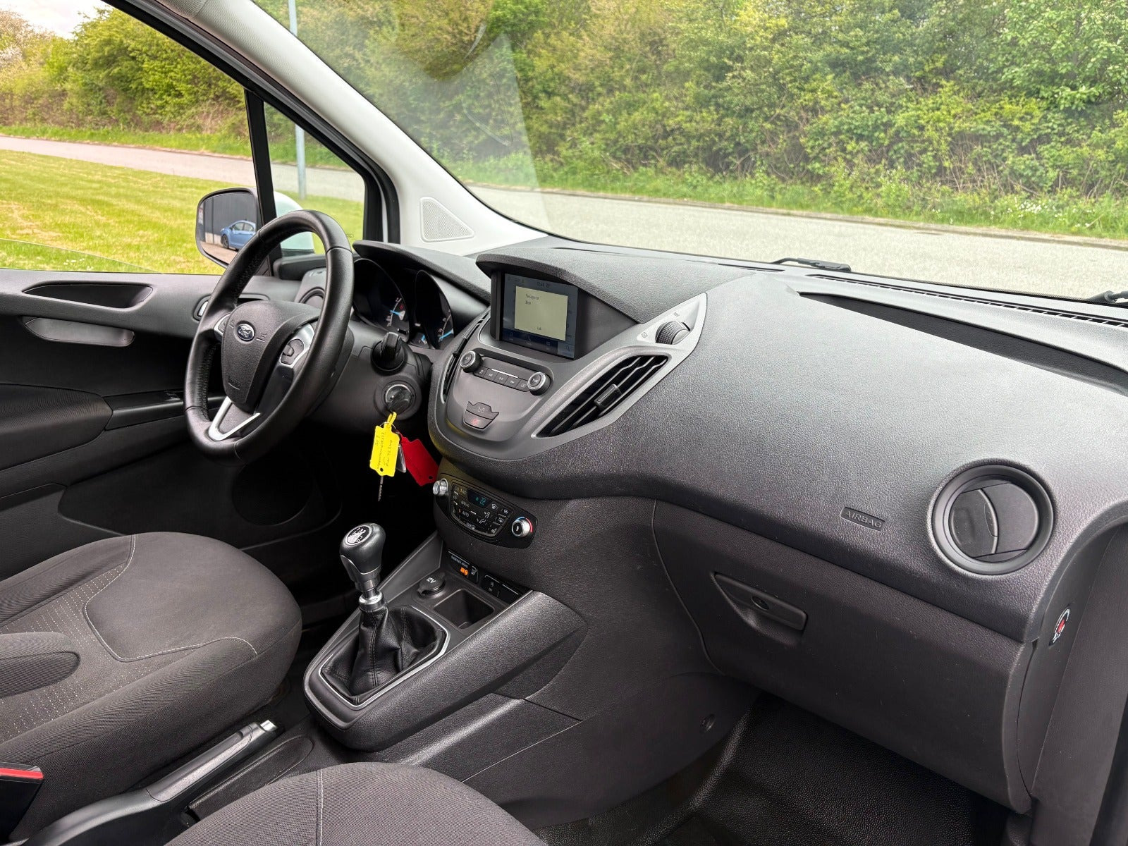 Hvid Ford Transit Courier fra 2021