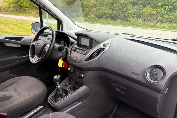 Hvid Ford Transit Courier fra 2021