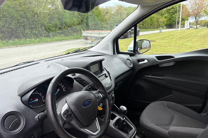 Hvid Ford Transit Courier fra 2021