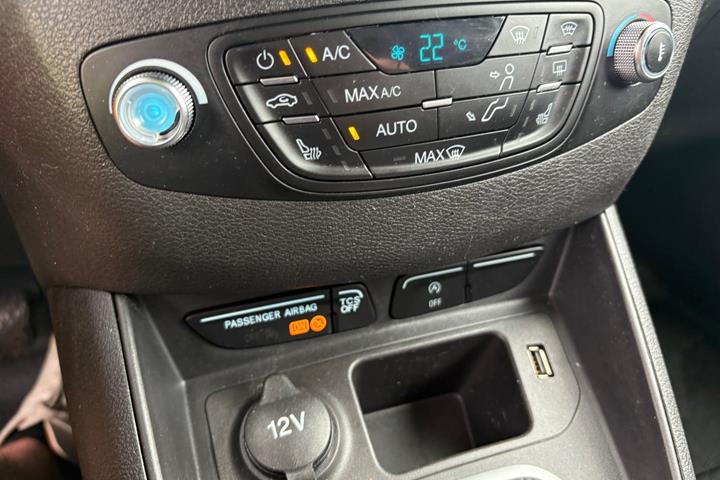 Hvid Ford Transit Courier fra 2021