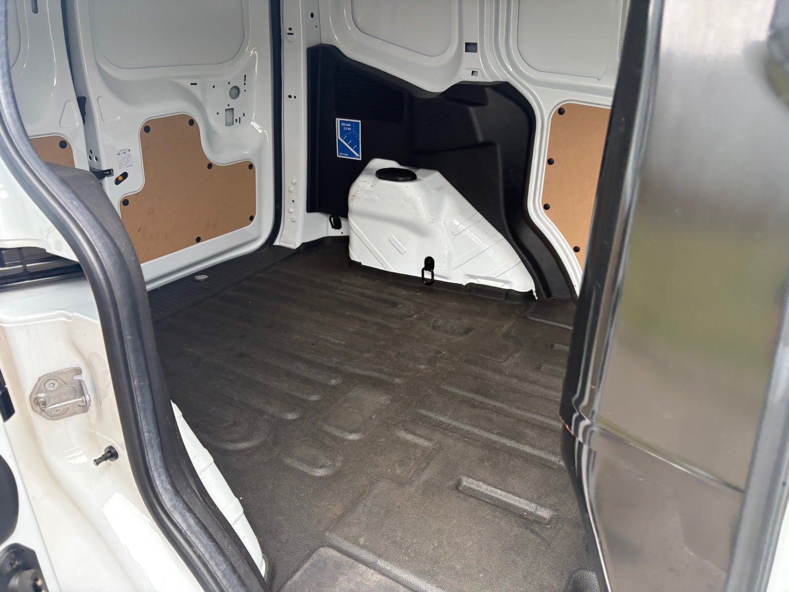 Hvid Ford Transit Courier fra 2021