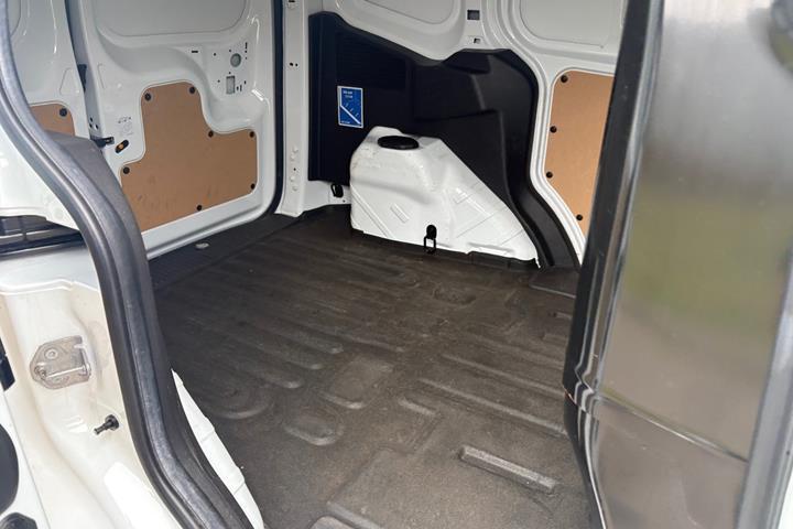 Hvid Ford Transit Courier fra 2021