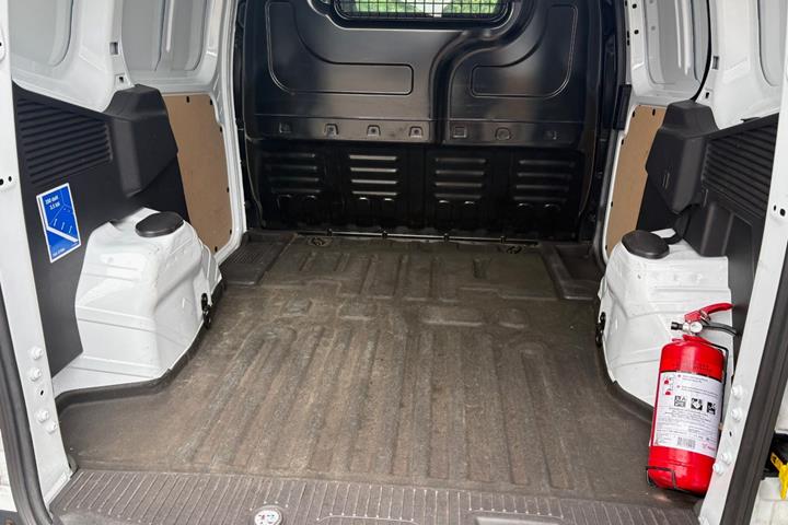 Hvid Ford Transit Courier fra 2021