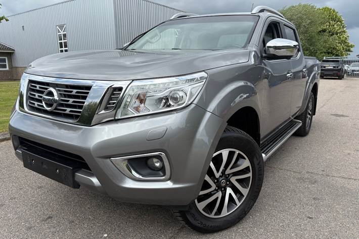 Sort Nissan Navara fra 2018