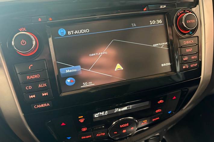 Sort Nissan Navara fra 2018
