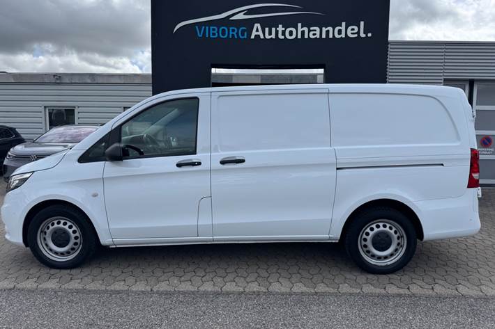 Hvid Mercedes Vito 114 fra 2021