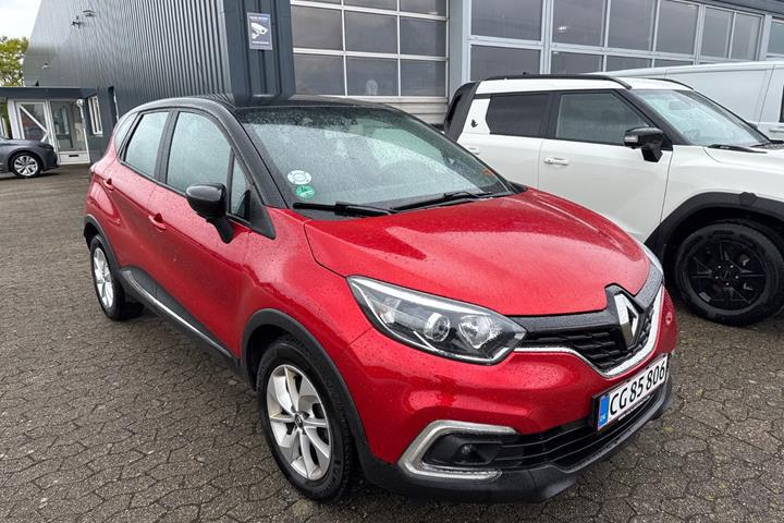 Rød Renault Captur fra 2018 set udefra