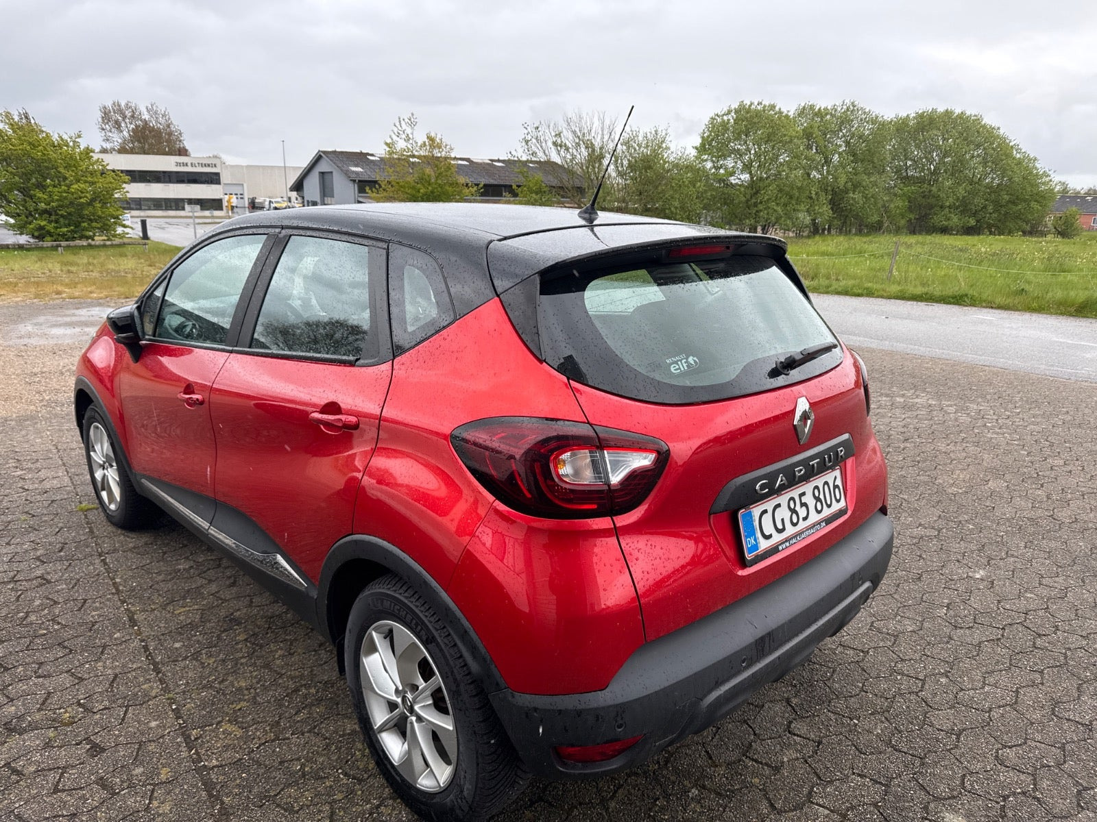 Rød Renault Captur fra 2018