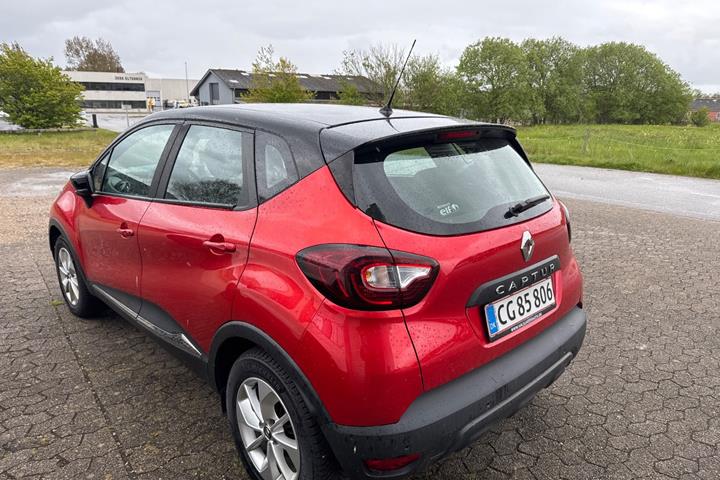 Rød Renault Captur fra 2018