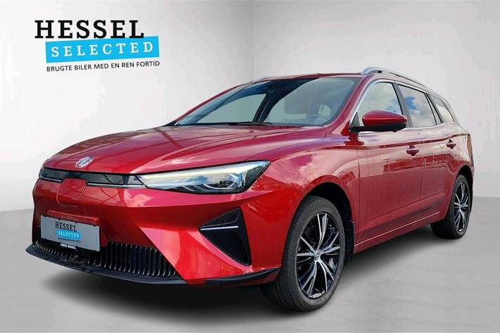 Rød MG MG5 fra 2023 set udefra