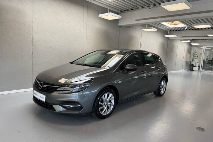 Grå Opel Astra fra 2020