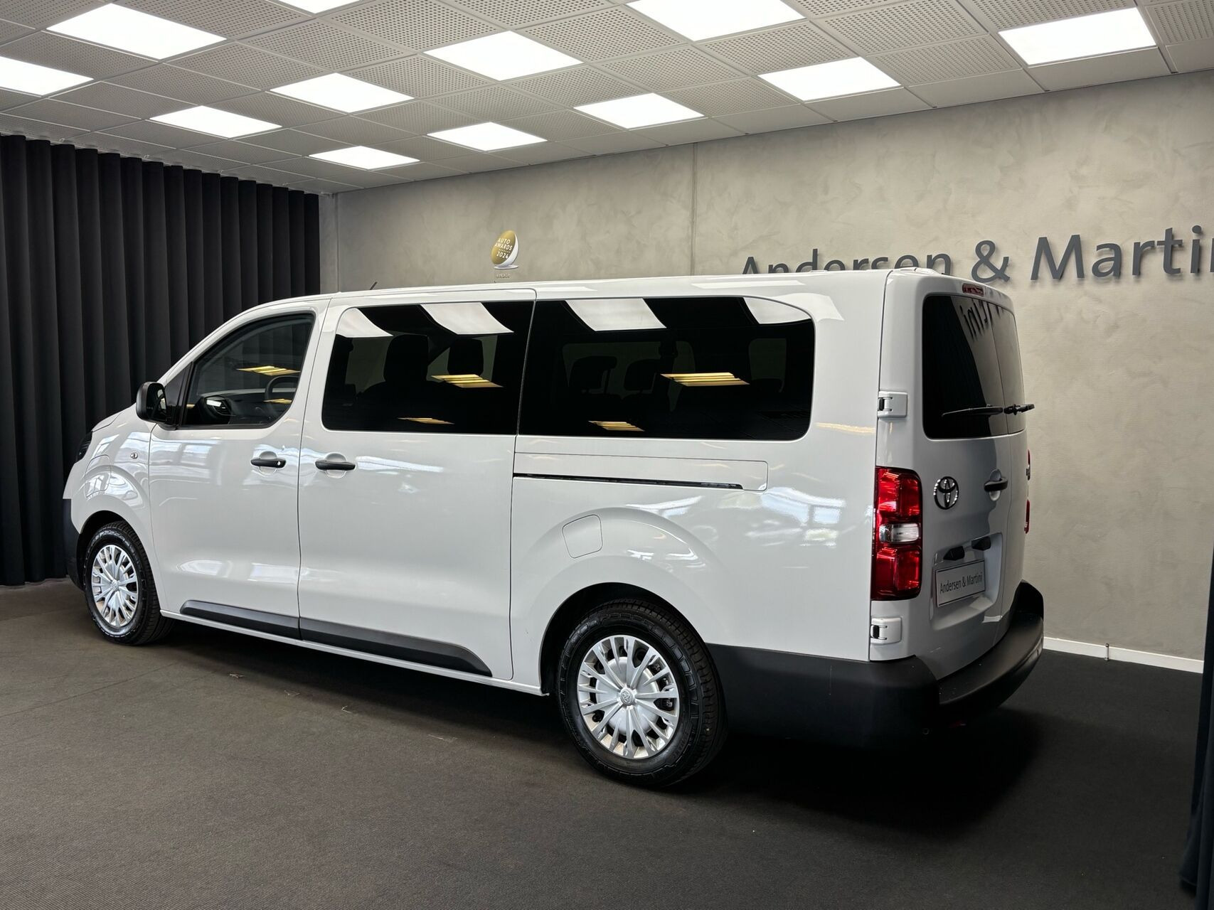 Hvid Toyota Proace Verso Electric fra 2024