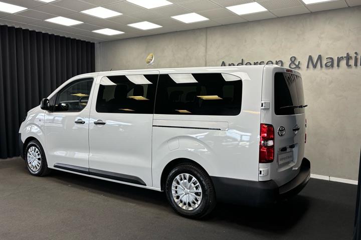 Hvid Toyota Proace Verso Electric fra 2024