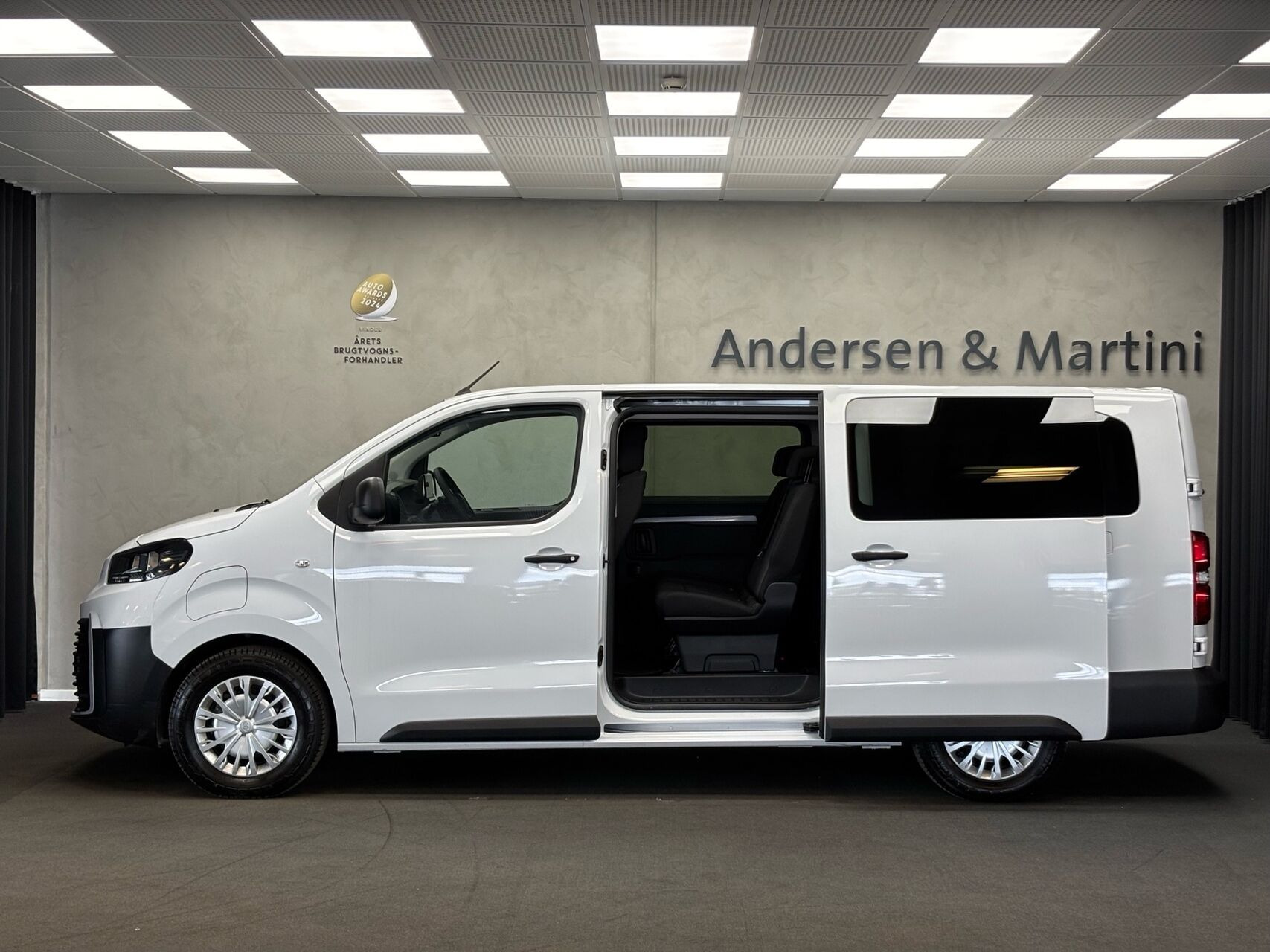 Hvid Toyota Proace Verso Electric fra 2024