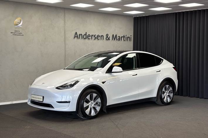 Hvid Tesla Model Y fra 2022