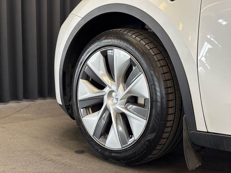 Tesla Model Y EL Long Range AWD 514HK 5d Aut.