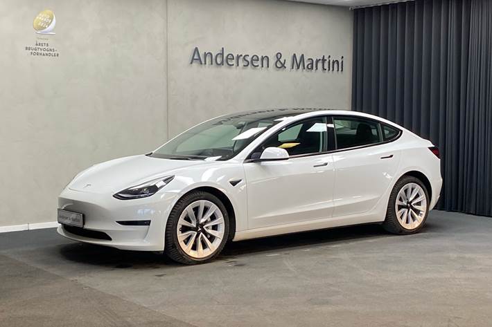 Hvid Tesla Model 3 fra 2022