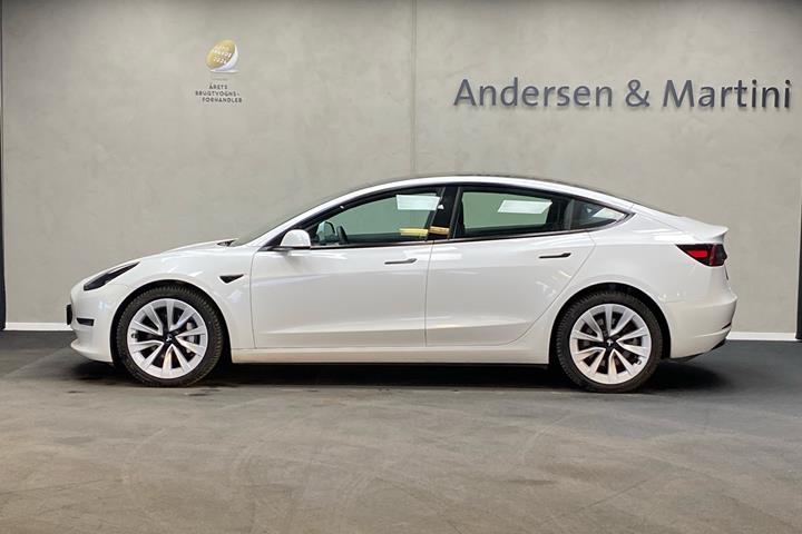 Hvid Tesla Model 3 fra 2022