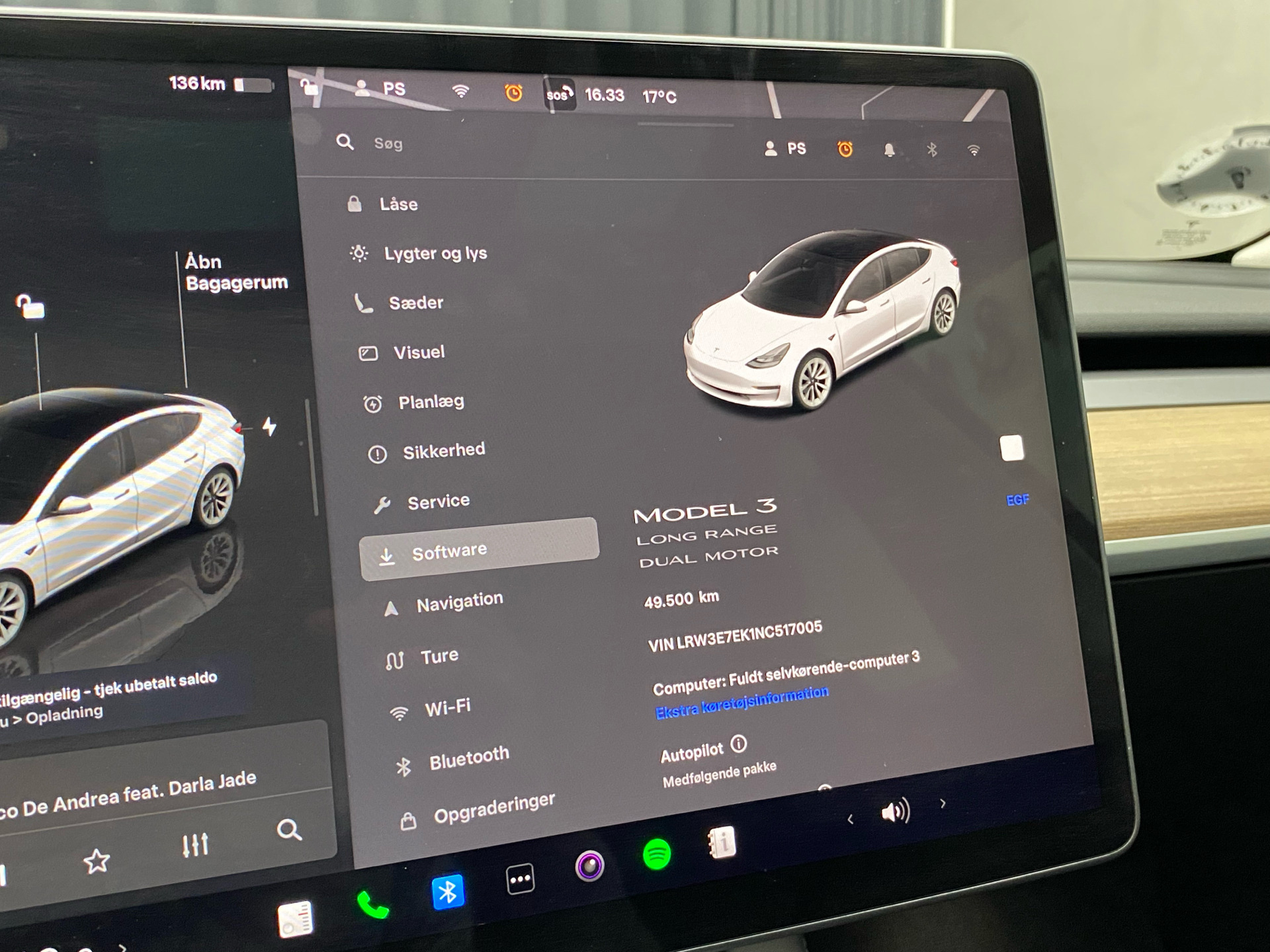 Hvid Tesla Model 3 fra 2022