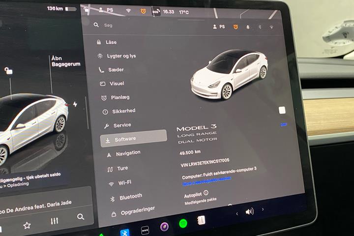 Hvid Tesla Model 3 fra 2022