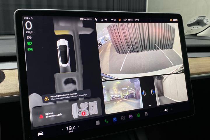 Hvid Tesla Model 3 fra 2022