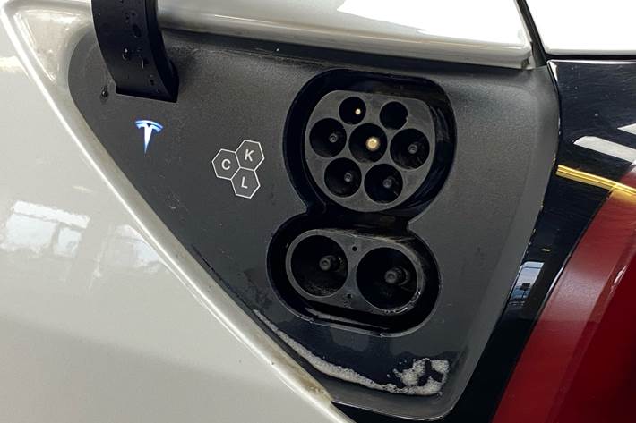 Hvid Tesla Model 3 fra 2022