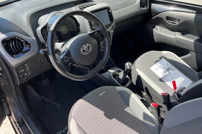 Sort Toyota Aygo fra 2020
