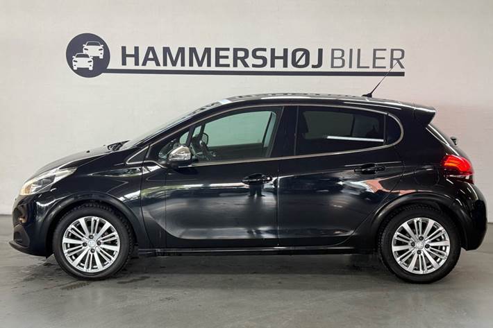Sort Peugeot 208 fra 2018