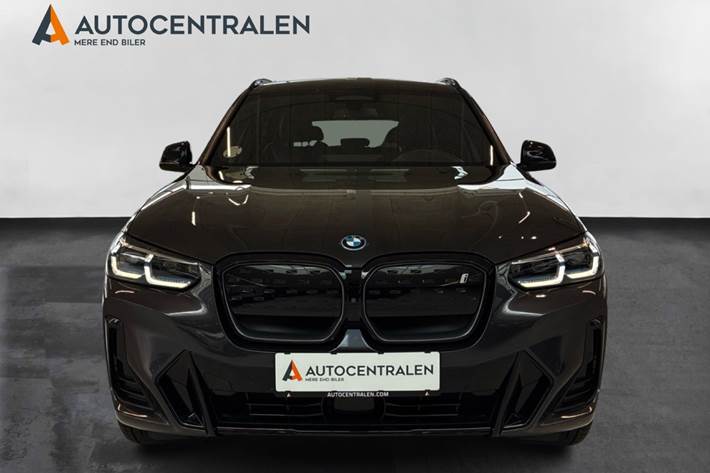 Grå BMW iX3 fra 2022
