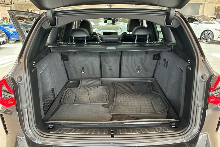 Grå BMW iX3 fra 2022