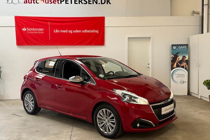 Rød Peugeot 208 fra 2018