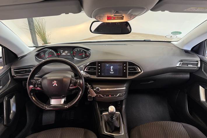 Hvid Peugeot 308 fra 2015