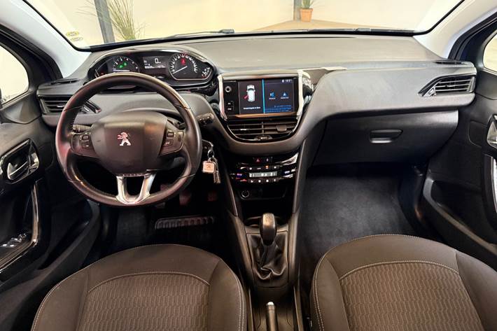 Blå Peugeot 208 fra 2018