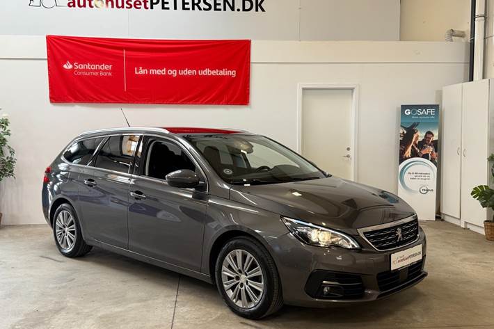Grå Peugeot 308 fra 2019