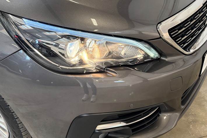 Grå Peugeot 308 fra 2019