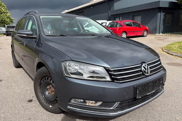 Sort VW Passat fra 2013