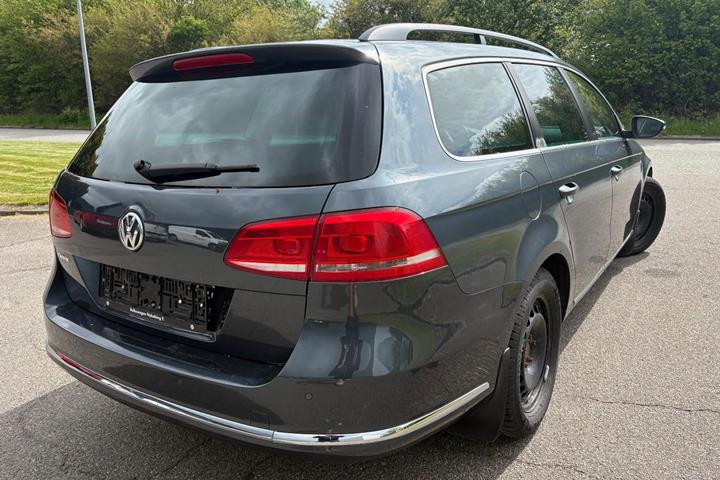 Sort VW Passat fra 2013