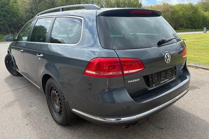 Sort VW Passat fra 2013