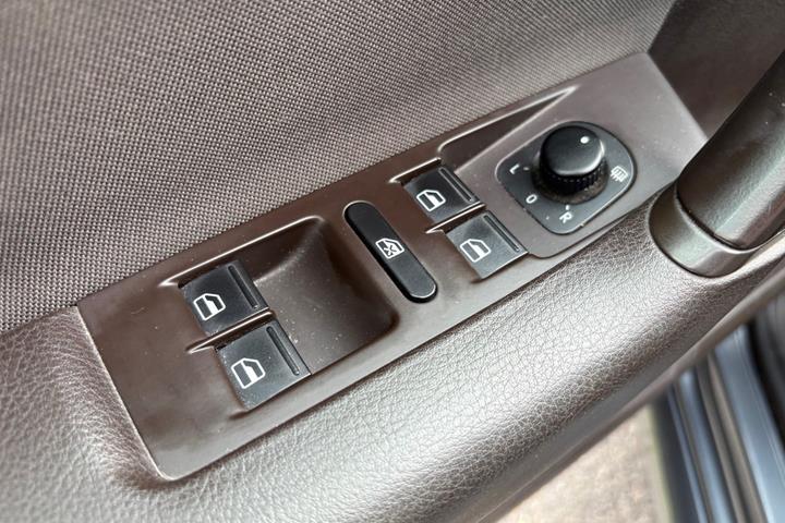 Sort VW Passat fra 2013