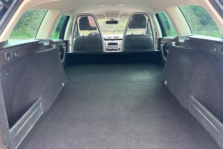 Sort VW Passat fra 2013