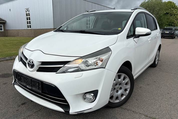 Hvid Toyota Sportsvan fra 2016