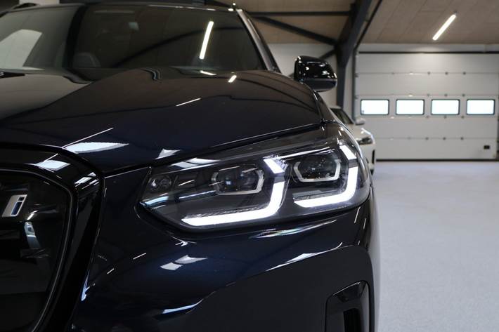 Sort BMW iX3 fra 2023