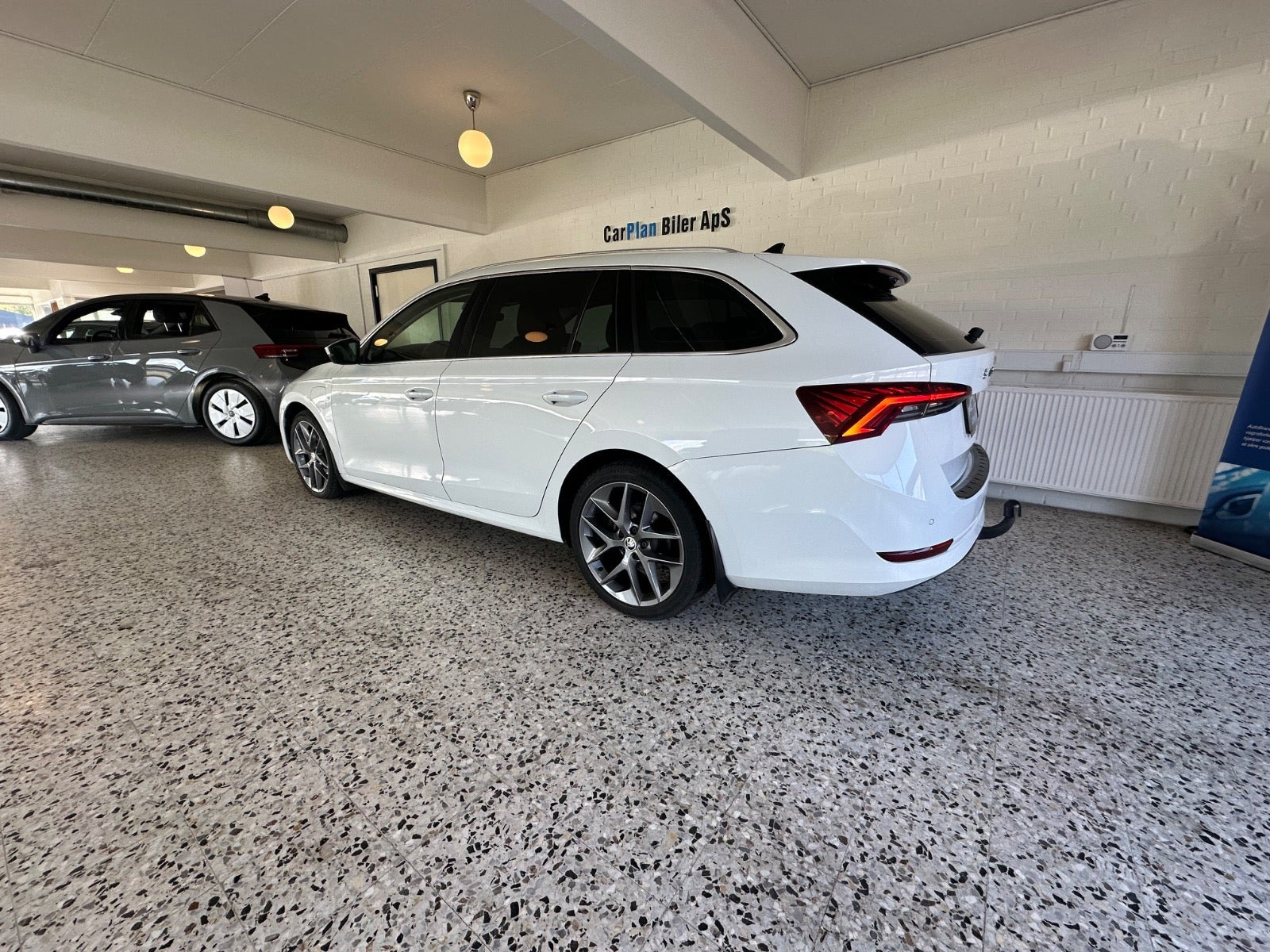 Hvid Skoda Octavia fra 2021