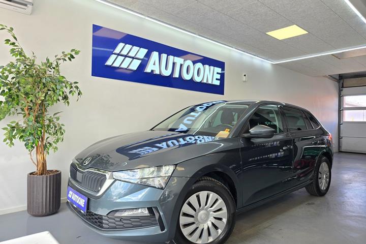 Grå Skoda Scala fra 2021